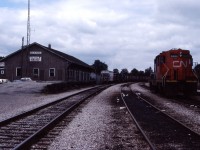 In this photo, we see the power for Canadian National local 582, which normally worked from the Cayuga sub from St. Thomas to Delhi and back. Since the Cayuga and Chatham subs were a “joint section” between CN and Wabash/N&W/NS, the CN local would generally do any switching for the American railroad rather than delaying the “hot” automotive trains and risking a recrew. Cars were handed over between the two roads (and the C&O/Chessie) at St. Thomas.