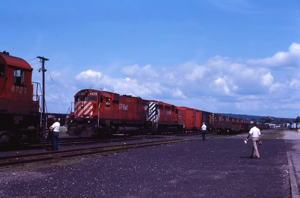 East meets West (eastbound and westbound, that is) meet in North Bay. M630 4570 and SD40 5533 lead the eastbound while a trio of M636s (4722, 4700 and 4734) are in charge of the westbound.
