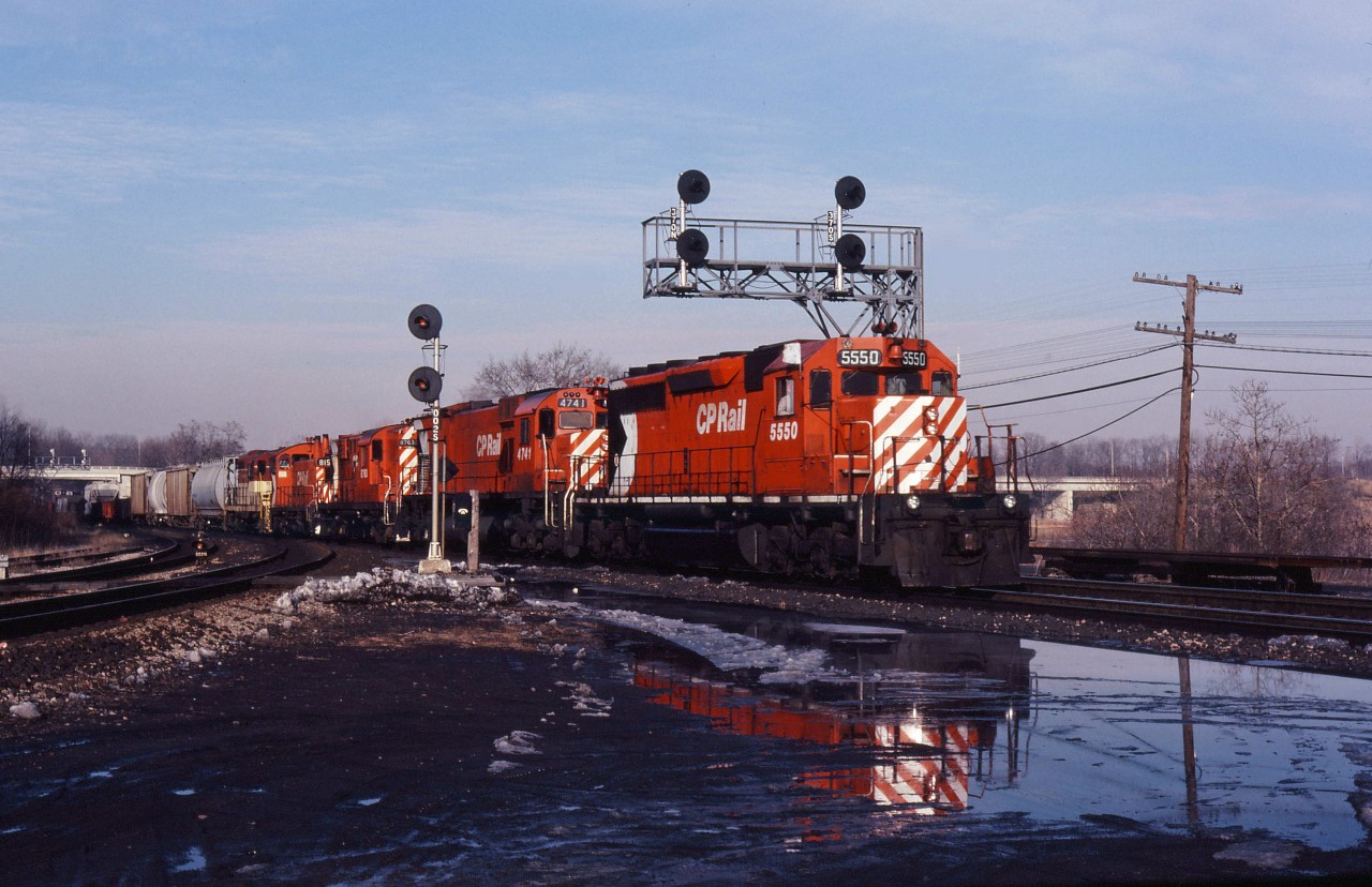 The Starlight rolls through Bayview with SD40 5550, M636 4741, RS18 8763, SW1200RS 815x, and a TH&B GP7.