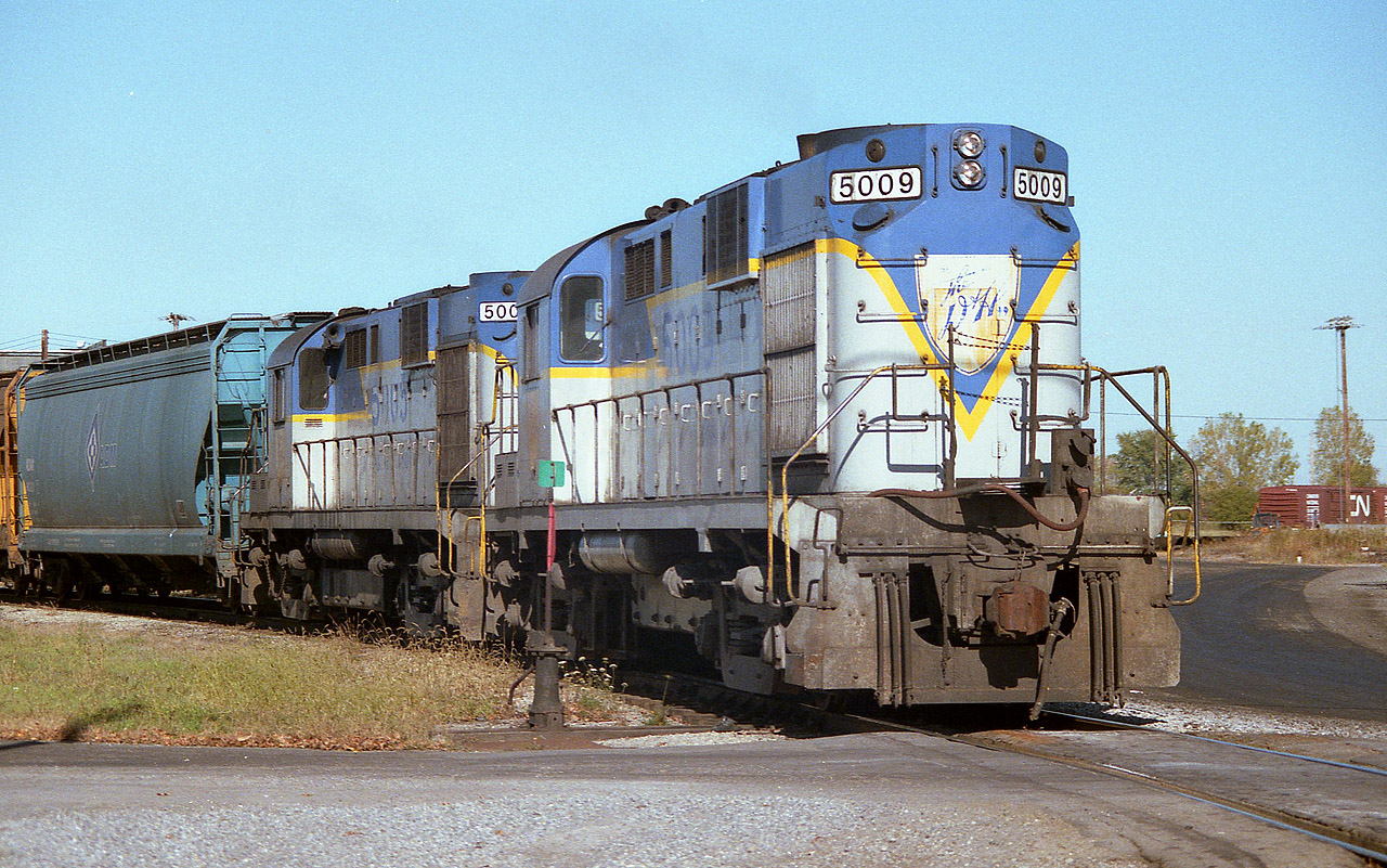Found this image of D&H 5009 and 5005 with a transfer from Buffalo to Fort Erie, as a follow-up to a similar posting in late 2016.  The train is about to enter the road crossing to CN's Fort Erie Yard.