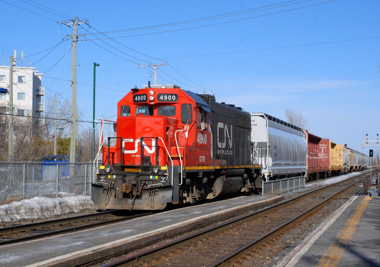 CN-4900 GTW a GP-38-2 pulling 10 cars on north main track coming from Southwark yard up to St-Lambert and reverse on the north service track back to Southwark yard