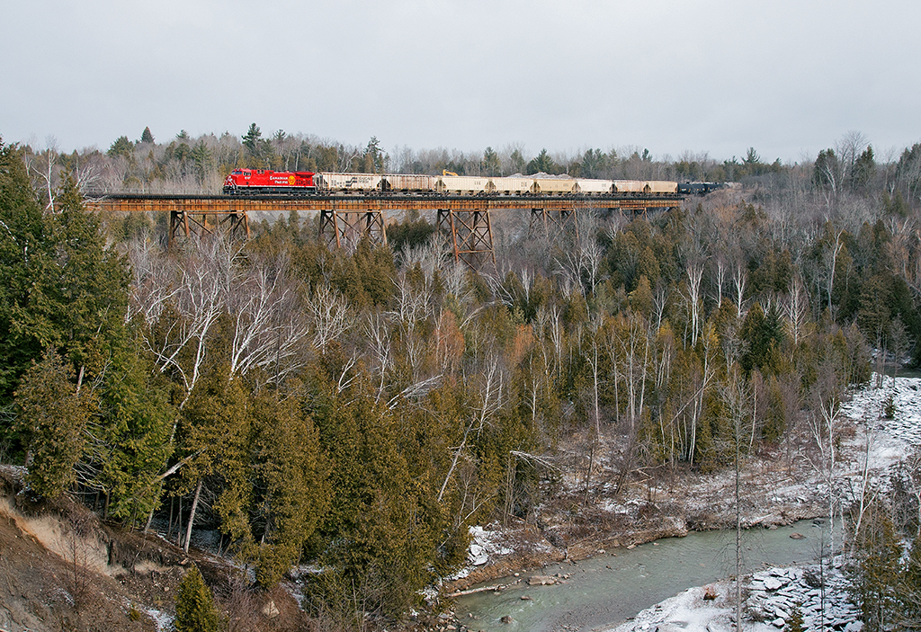 A late running CP 119 rolls across Cherrywood with a rebuilt AC4400CWM leading 10,000 ft of train.