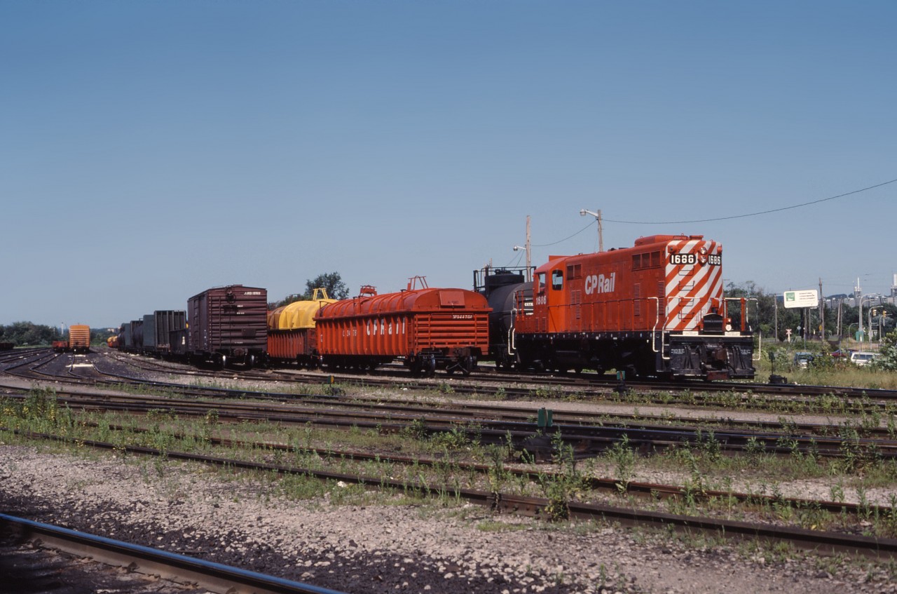 In 1987, TH&B GP-7 #76 was rebuild to CP GP-7u #1686 at  Angus Shops in Montreal. The rebuilt unit was initially
assigned to Hamilton and is working the North Yard at Aberdeen on former home rails.