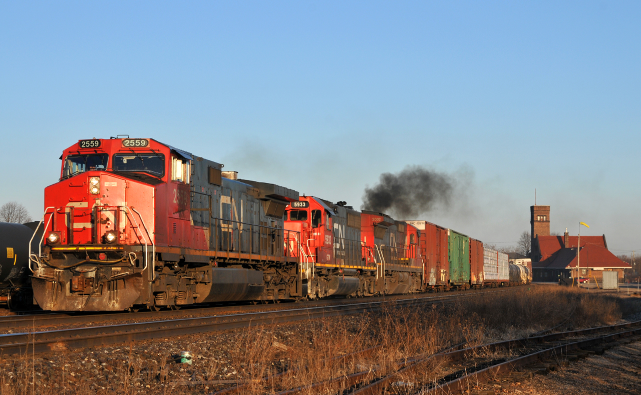 M38331 25  accelerates upgrade through Brantford with CN 2559, GTW 59933, and CN 2002 leading the way