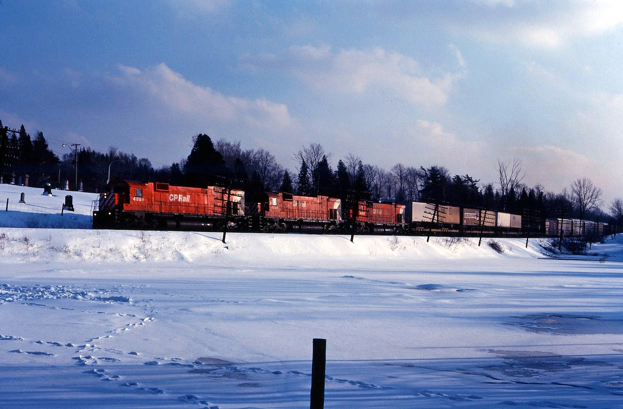 M630s 4551, 4554 and M636 4735 lead a late afternoon eastbound through Campbellville in early 1980.