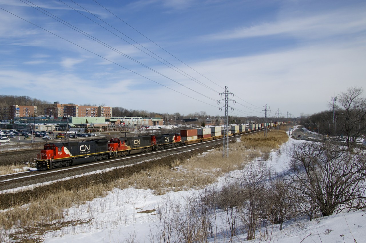 CN 149 has a trio of older units with CN 2009, IC 1031 & CN 2190 for power as it heads west through Pointe-Claire after lifting and rearranging cars at Turcot West.