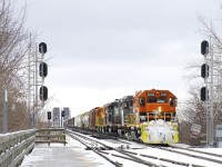 SLR 3035, QGRY 6908, QGRY 6904, SLR 3804 & SLR 3004 lead detour SLR 393 onto the island of Montreal the morning after a minor amount of snow fell.