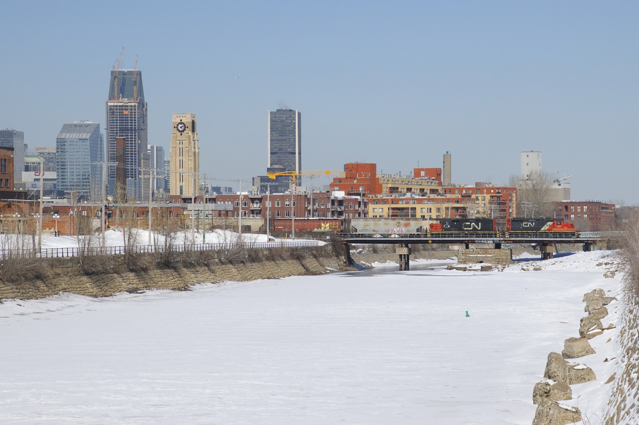 GP9's CN 7075 & CN 7226 are crossing the Lachine Canal with 22 grain cars in tow, heading from track 29 to Pointe St-Charles Yard.
