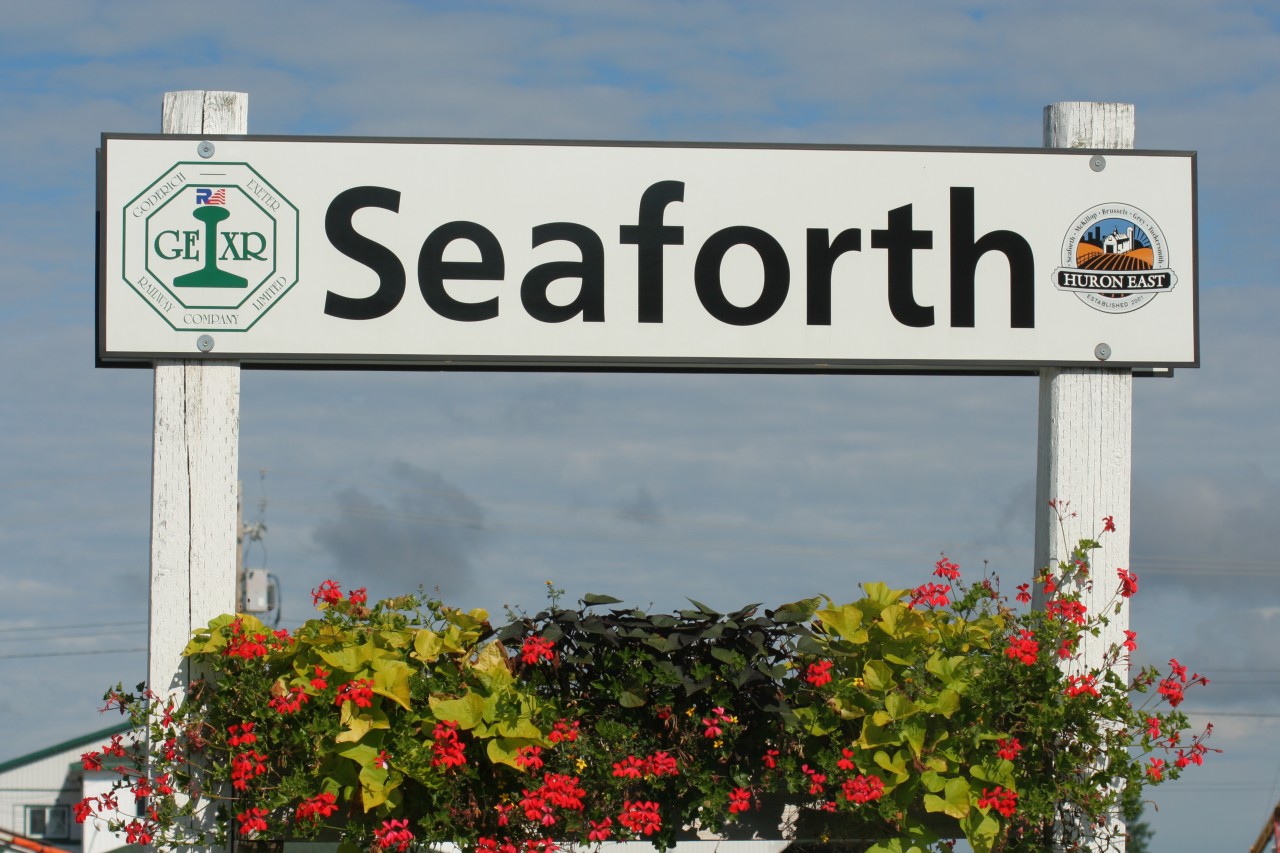 One of the nicest displayed railway signs I’ve ever photographed. Seaforth, Ontario during Goderich-Exeter Railway’s RailAmerica era on the railway’s Goderich Subdivision.