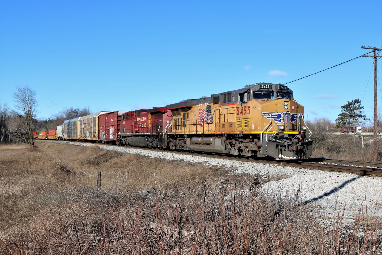 UP 5455 leads CP 9732 down to Mile 37 and Canyon Road as it heads eastbound on the Galt sub to Toronto