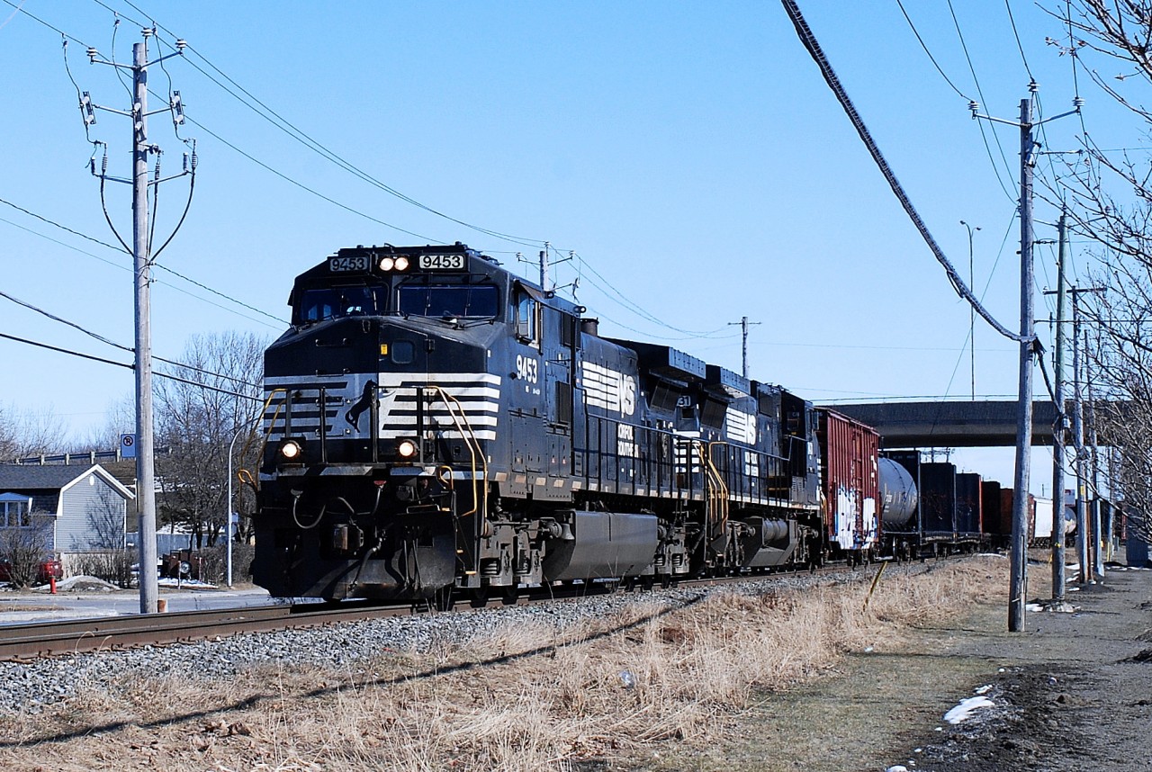 NS 9453 a D-9-44cw and NS-8431 C-40-8w pulling 14 cars coming from US CN-route 529  going to Taschereau yard near Dorval Montréal
