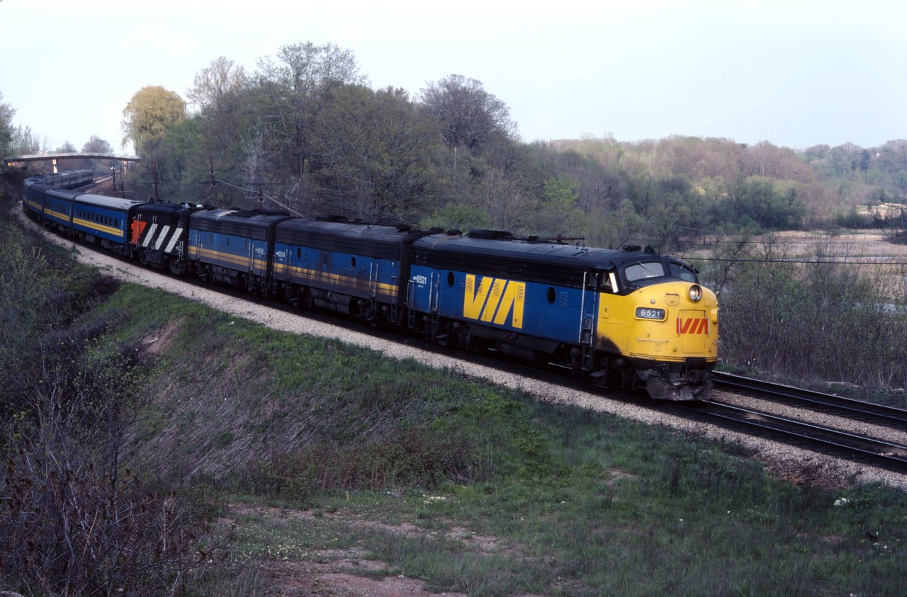 Ah, the "good old days"...VIA 75 with an A-B-B-A consist and large train rounds the curve at Bayview in May 1980.