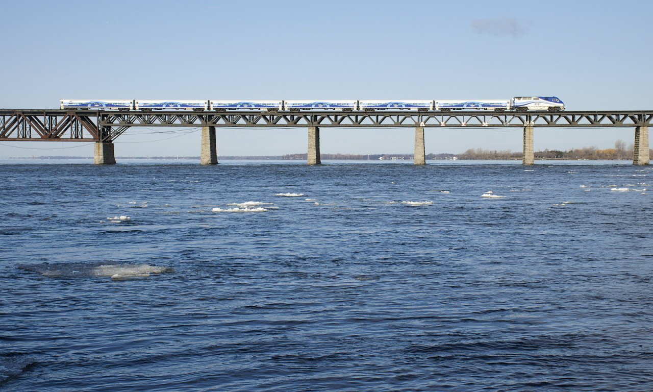 RTM 82 glides over the St. Lawrence River as it approaches the island of Montreal, with AMT 1329 leading six cars at the end of the morning rush hour.