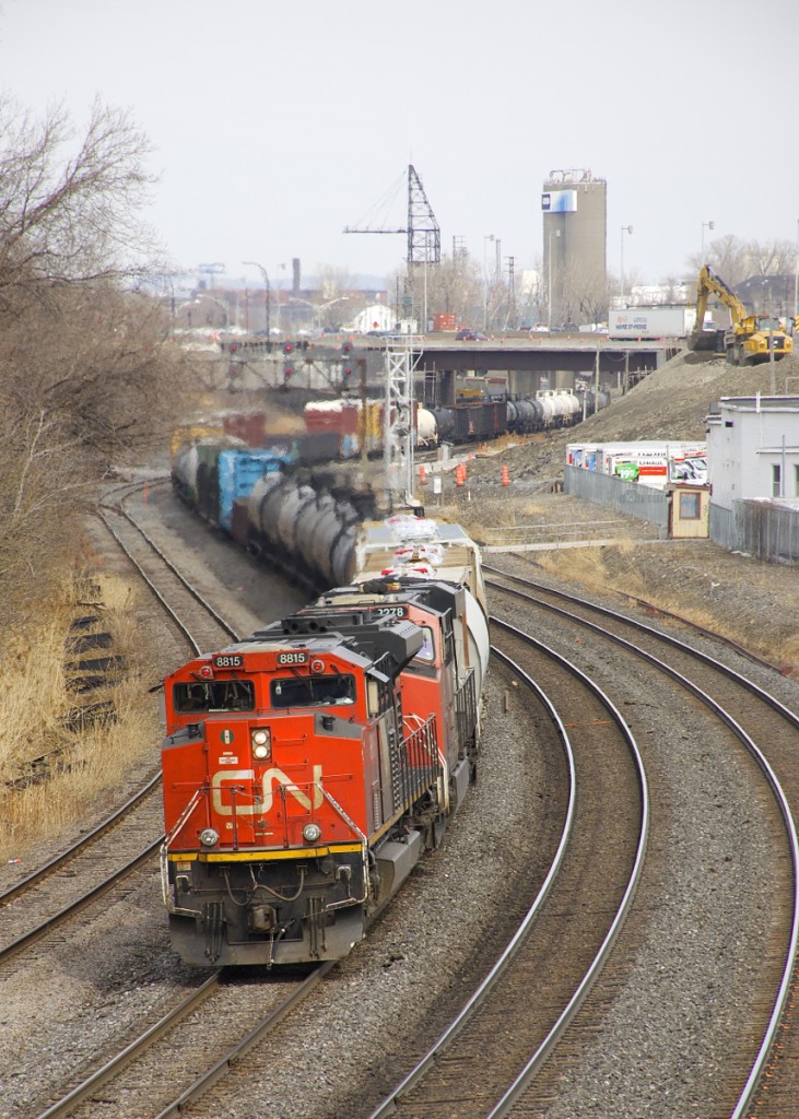 CN 8815 & CN 2278 lead CN 527 through the s-curve at Turcot West.