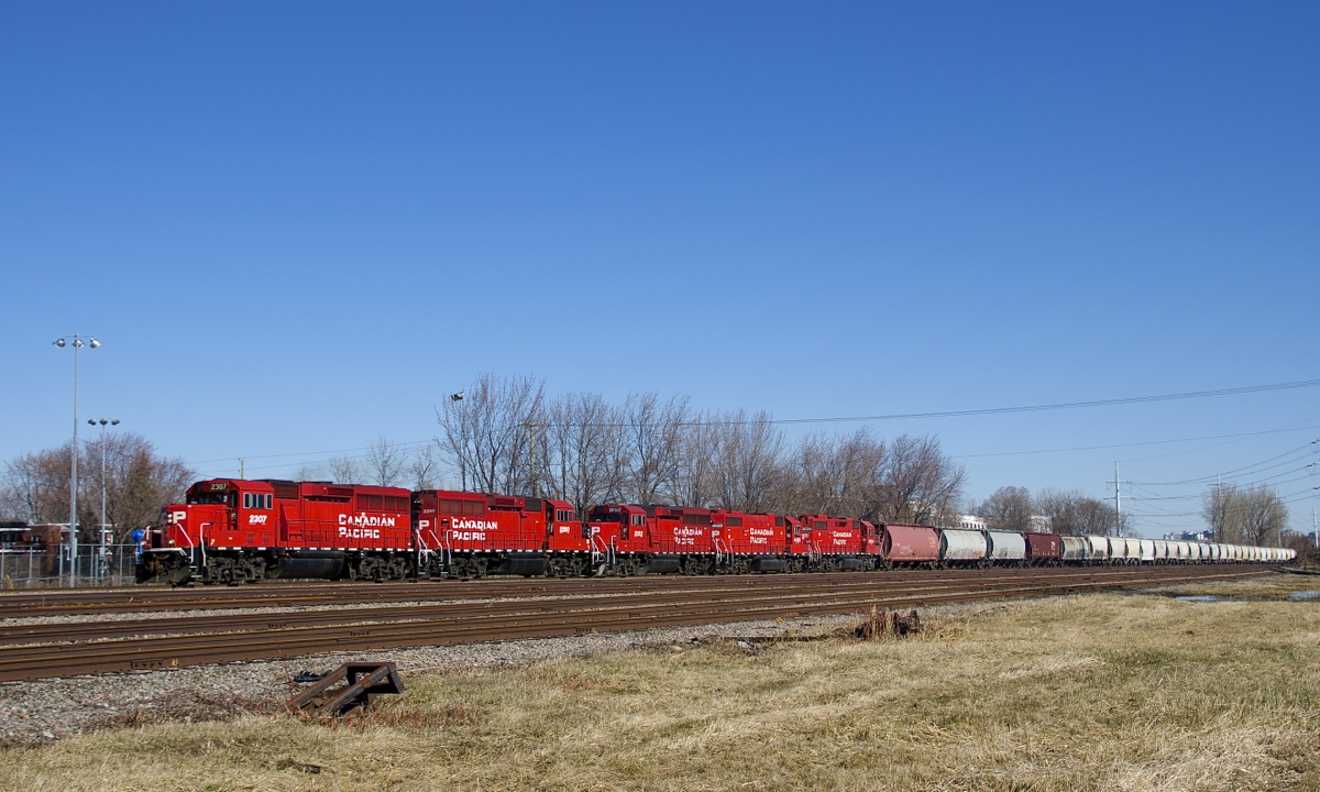 CP F94 has five geeps (CP 2307, CP 2280, CP 2252, CP 4428 & CP 3024) and a very long cut of cement cars for the Lafarge plant in Delson as it passes the perenially empty Lasalle Yard.