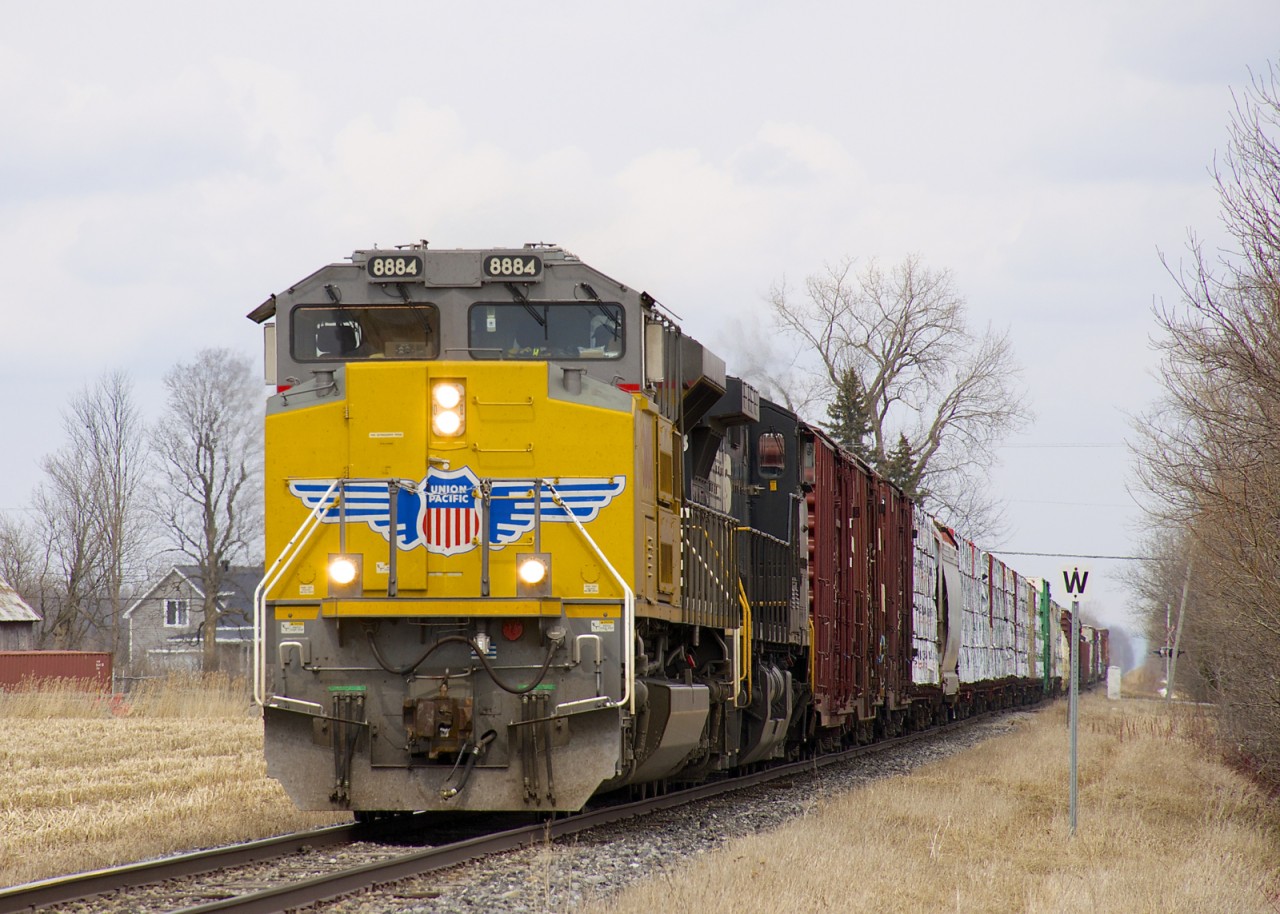 With UP 8884 leading and NS 9433 trailing, CN 528 approaches the Montée de l'Église crossing at MP 15.38 of CN's Rouses Point Sub. This is the second day in a row that a UP SD70ACe is seen leading CN 528.