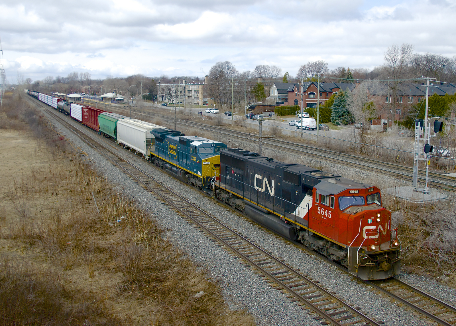 Railpictures.ca - Michael Berry Photo: CN 310 with CN 5645 and GECX ...