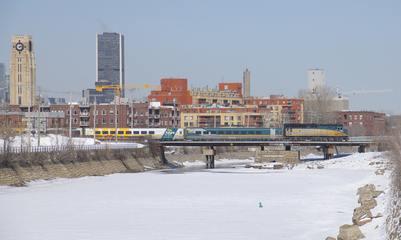 VIA 6428 leads VIA 62 over the Lachine Canal.