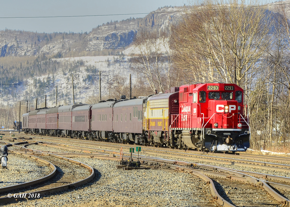 Train 40B East CP-2293/CP-1401 arriving in Thunder Bay where they will take on fuel, the pull down to the Depot where the Schreiber crew will continue on eastward.