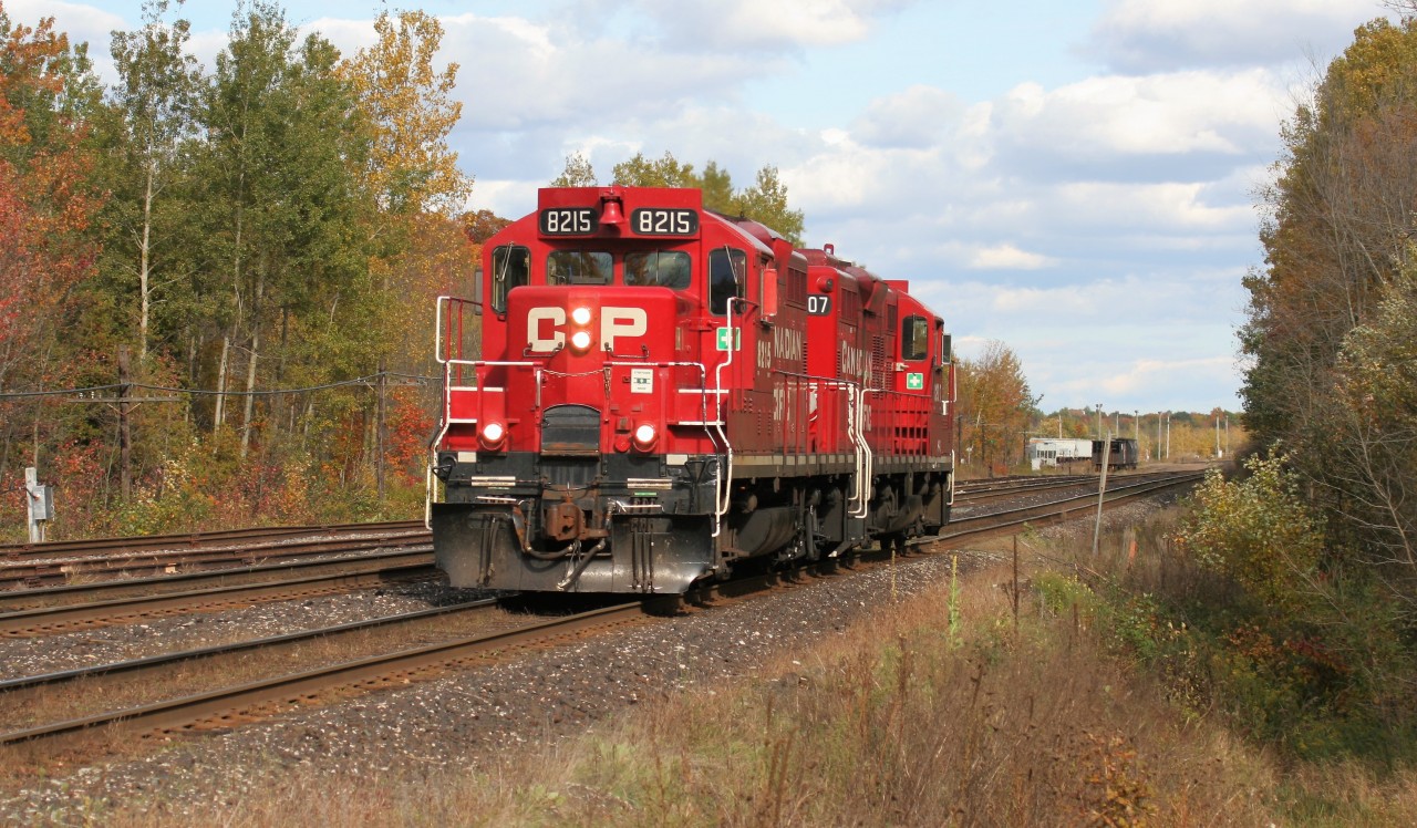The Hamilton Turn with only GP9u’s 8215 and 8207 is seen proceeding westbound through Guelph Junction, just west of Campbellville, Ontario on the railway’s Galt Subdivision.