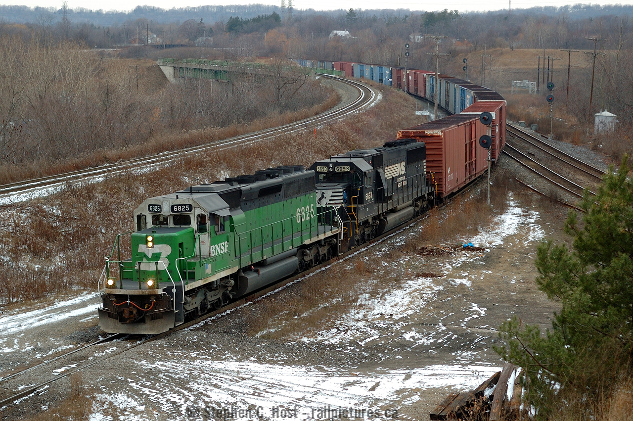 These are MY oldies. They aren't all that long ago but boy were things much more interesting in this timeframe. Pumpkins eat your heart out, these are my favourite. What happened to these two units?
6825 appears to have survived to BNSF 1851 at Barstow CA yard, NS 6693 of the 113 NS units in this series only 32 active (http://www.nsdash9.com/rosters/6550.html)  and 6693 is now SD60e 6982. It'll take me a while to figure out if I have shot the 6982 as a SD60e :)