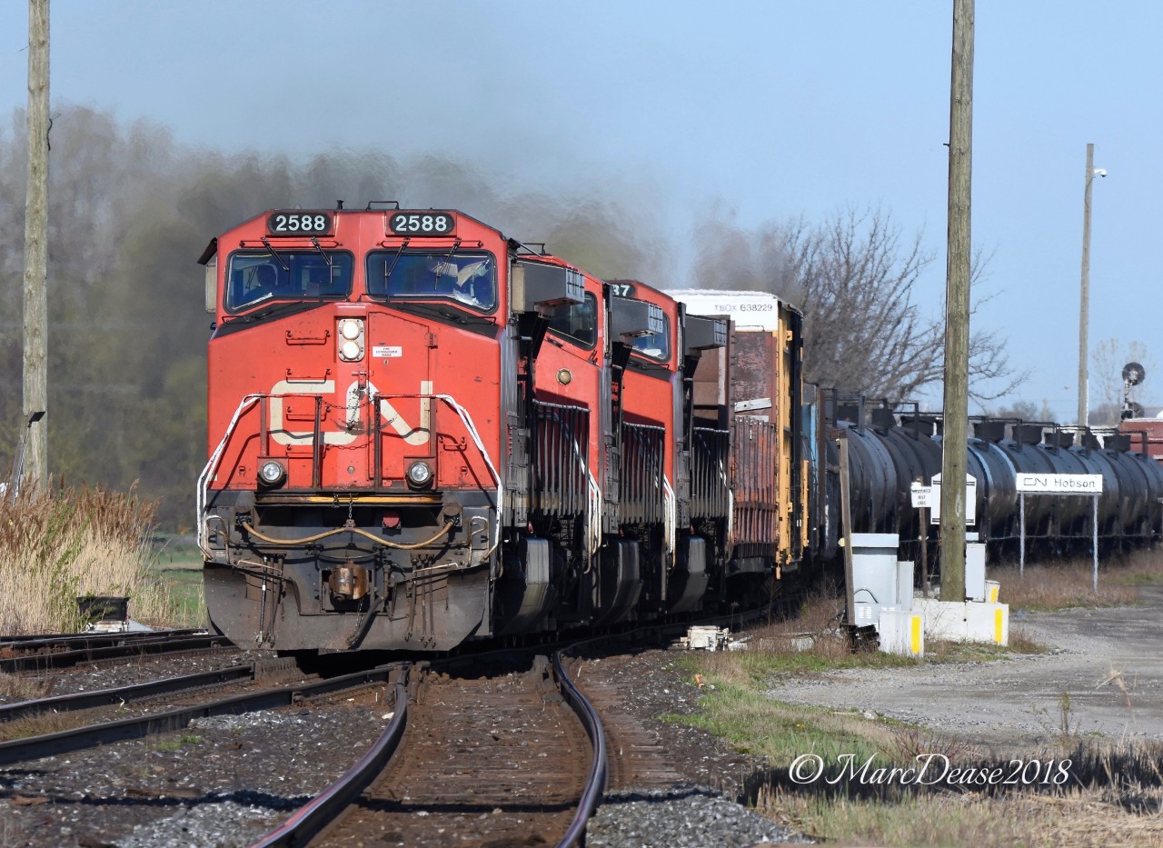 CN 2588 with CN 2514 and CN 2637 lead train 382 into Sarnia at Hobson.