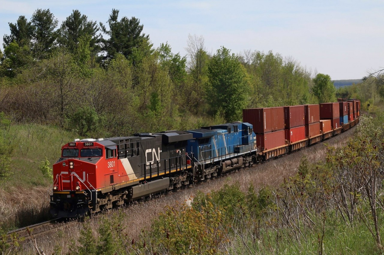 CN 3801 from what I’ve been told was a credit unit from GE, eventhough it was delivered after the Tier 4 production began. Here we see it was CEFX 1024, which definitely spent some time previously on CP before being returned. The pair are seen dragging train 148 up the grade at Mile 30 as they travel through Halton Hills on their way to BIT intermodal terminal in Bramalea.