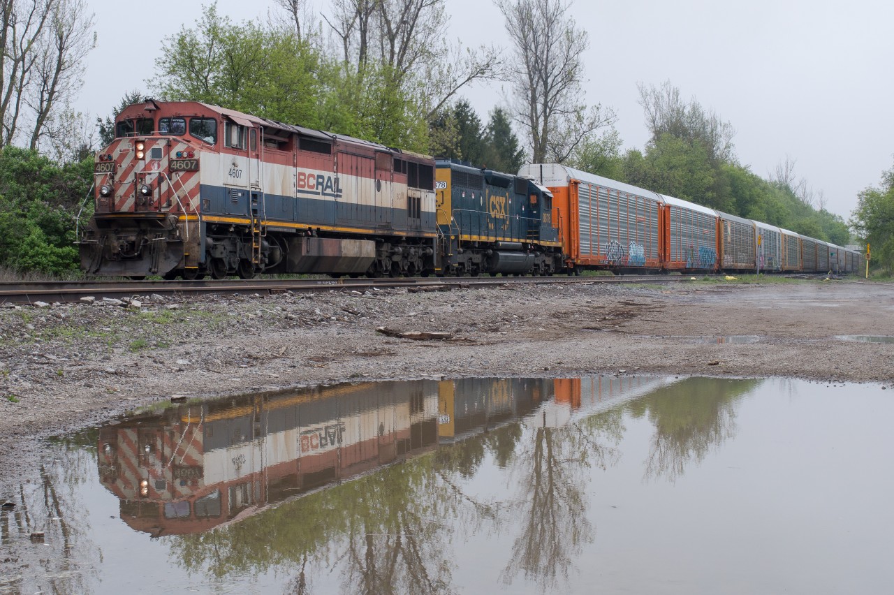 CN E271 grinds up the grade at Copetown with BCOL 4607, CSXT 8878 and 110 autoracks.