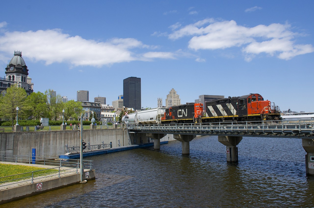 The Pointe St-Charles switcher is leaving the Port of Montreal with twenty cars and CN 4135 & CN 7226 for power.