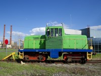 This GE 50-tonner was built in 1941 for Alcan and is now parked at AllRail (also know as Ronsco), it is no longer in use as far as I know. 