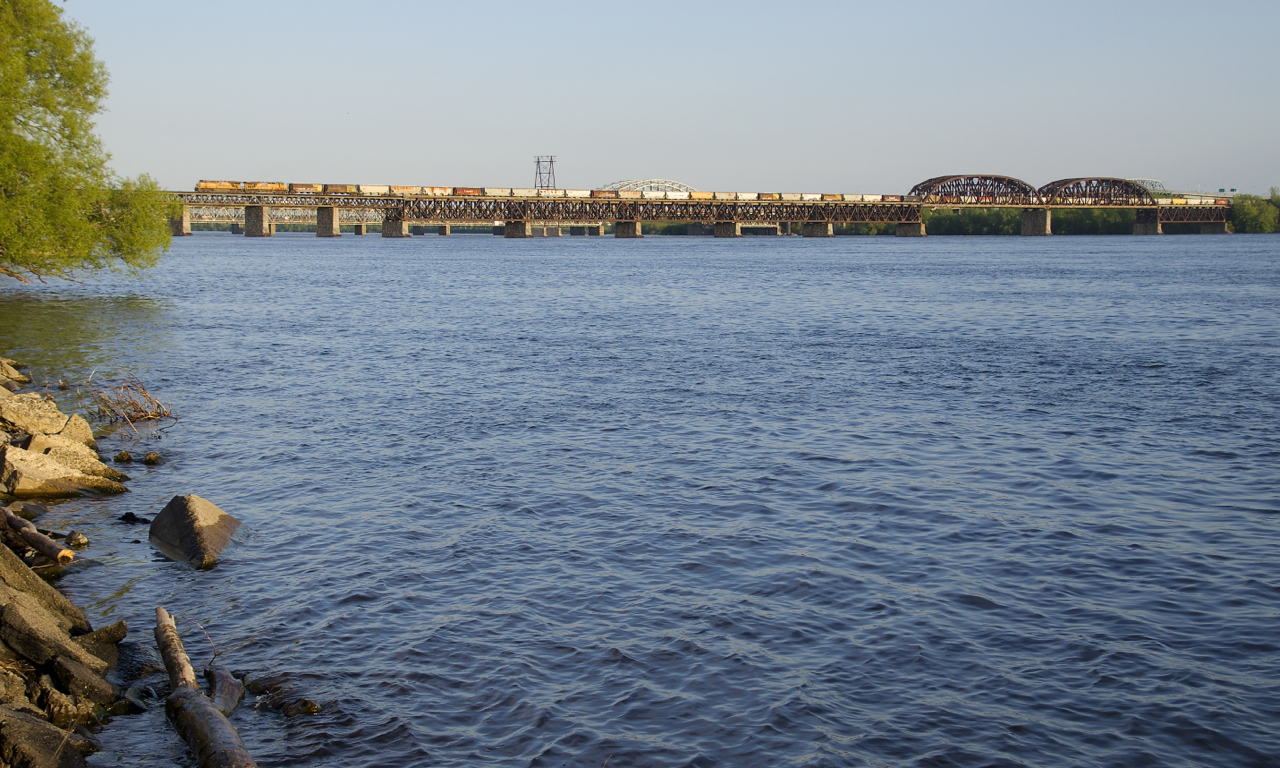Empty grain train CP 351 has a pair of UP units off of CP 650 (UP 5537 & UP 5499) as it crosses the St. Lawrence River towards the island of Montreal a bit over an hour before sunset. This train originated in Albany, NY and is heading to Winnipeg, MB.
