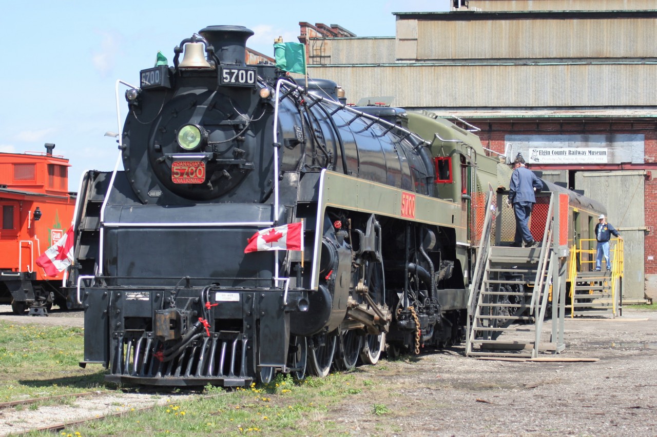 On May 4, 2008 the Elgin County Railway Museum in St. Thomas, Ontario had former CP Rail RSD-17 8921 and Canadian National 4-6-4 5700 on display for the public to observe.