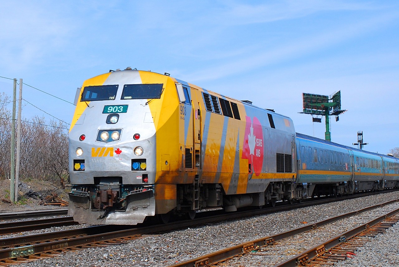 Via 903 EPA 42a coming from Québec City on Via route 637 going to Montréal