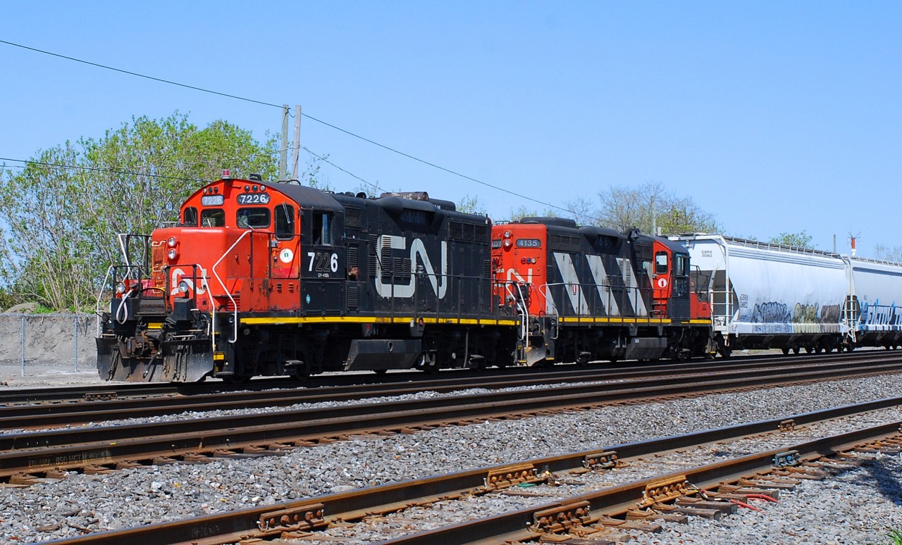 CN-7226 a GY-418B with CN-4135 a GR-418f waiting for the signal to leave for Point St-Charles on CN-route 596