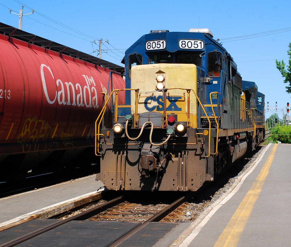 The train on left going To Toronto on CN-Route 373 had HAl cars so the CSX-8051 a SD-40-2 With CSX-7730 a C-40-8w on CN-route 323 engines lite had to stop at St-Lambert beacause of having to much weight on the Victoria bridge