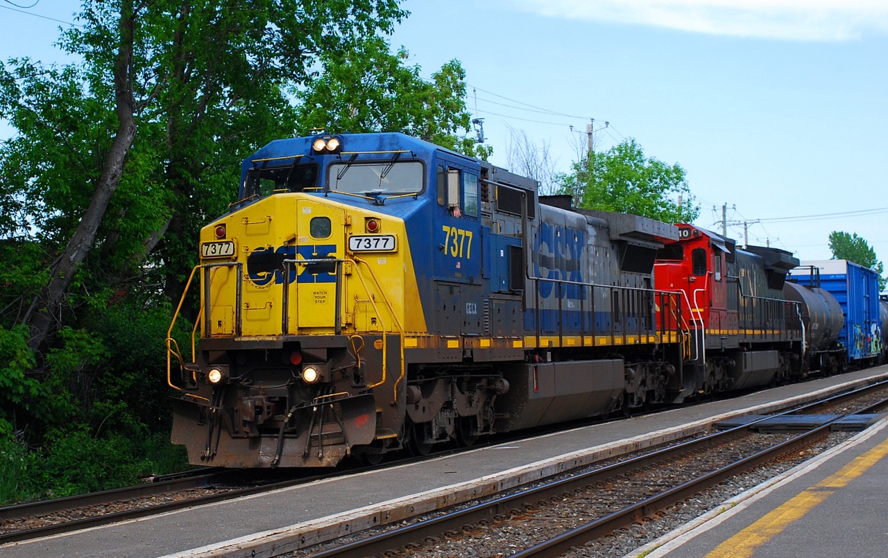 CSX-7377 a CW-40-8w with CN-2110 a C40-8 on CN-route 527 going to Taschereau yard Montreal