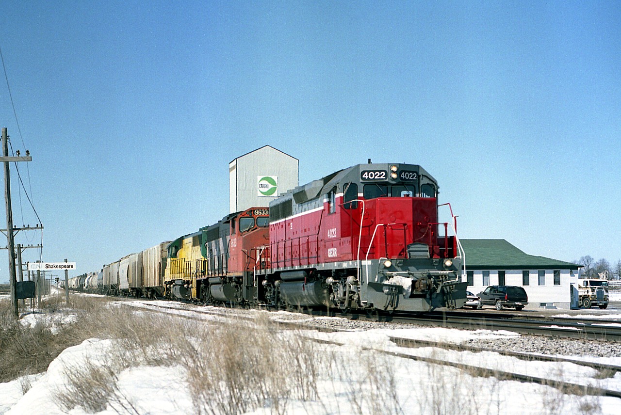 Since the CN is going to take back their trackage along here, and GEXR will be history thru Shakespeare, images like this will be a thing of the past. GEXR 4022, CN 9433 (leased) and GEXR 4046 power a Toronto-bound train.
The lead unit was transferred to Cape Breton (CBNS) shortly after this shot was taken.