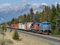 CEFX AC4400CW 1018 leads CN train L513 towards Jasper. It's so odd seeing these units on CN rails having spent so much of their career on Canada's other class 1!