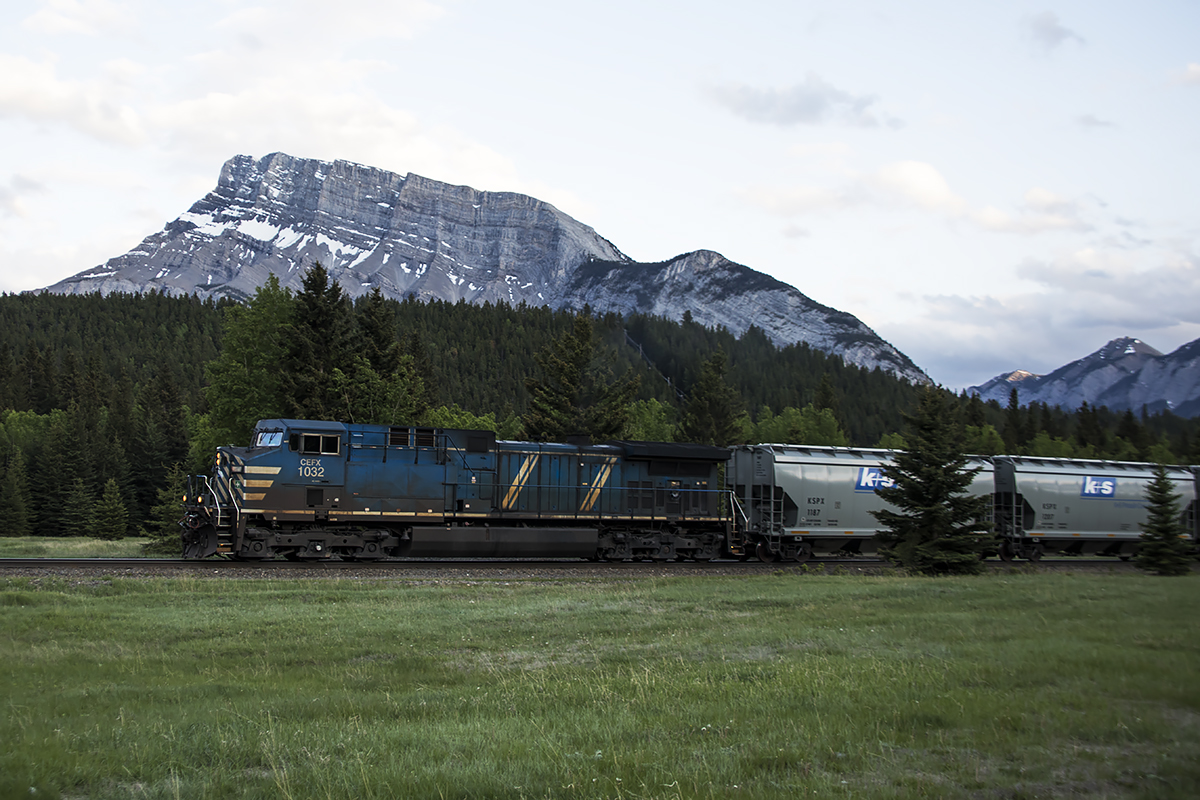 Potash empties pass Mt. Rundle