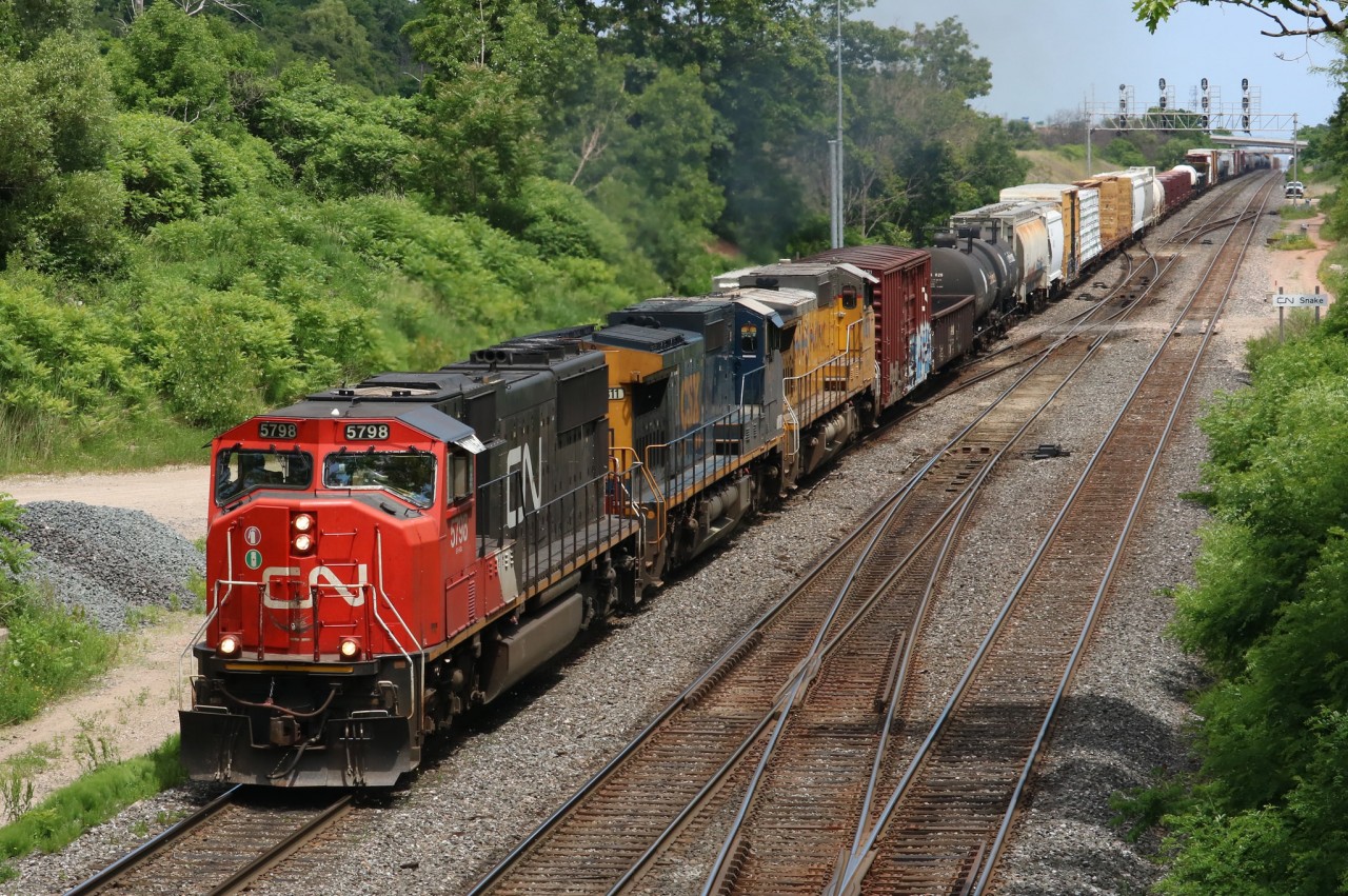 M397 rolls past CN Snake on their way westward.