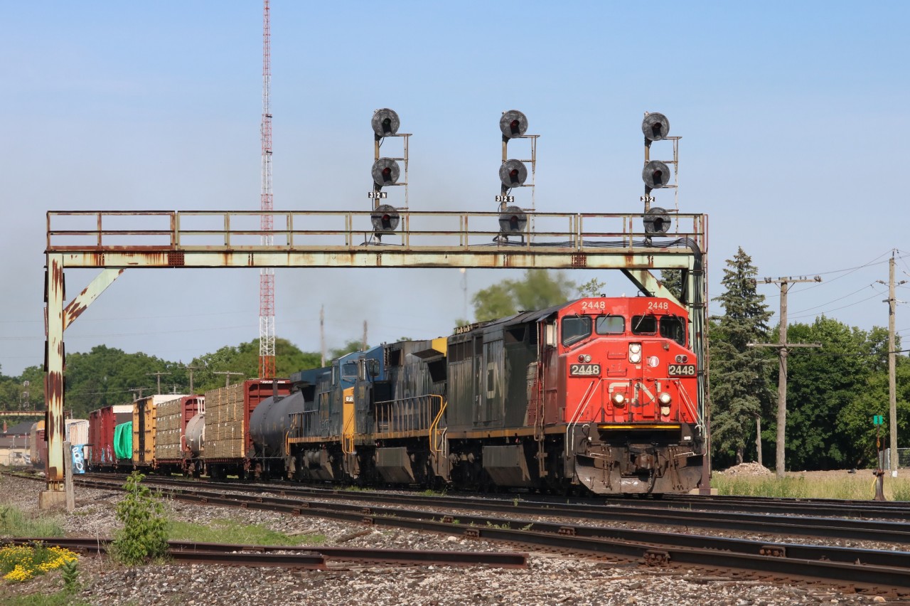 Here is M385 again after working Brantford, passing us at Paris.