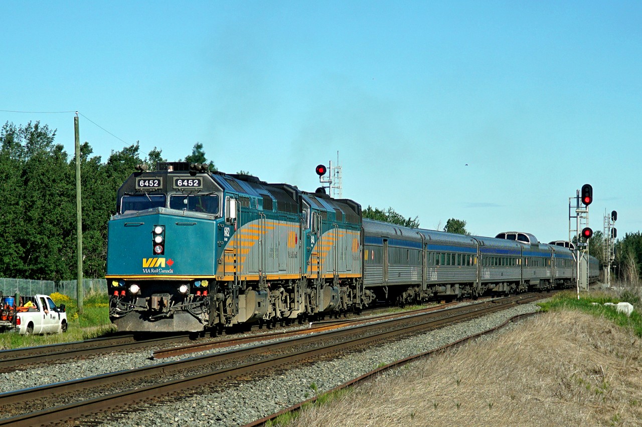 Another late running #2 heads through Ardrossan lead by F40PH-3's Via 6452 and 6443.  Has taken about 3 hours to make the 17 miles from Edmonton Station.  Hope the passengers are enjoying the scenery.