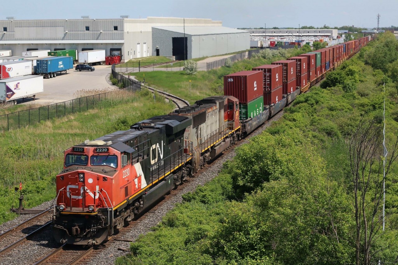 With CN’s new delivery of locomotives about to begin departing General Electric’s assembly plant. It appears that the leased power assigned to CN may not have much more time left. Here we see a former Santa Fe “warbonet” SD75 trailing on train 148 as it storms through Milton.