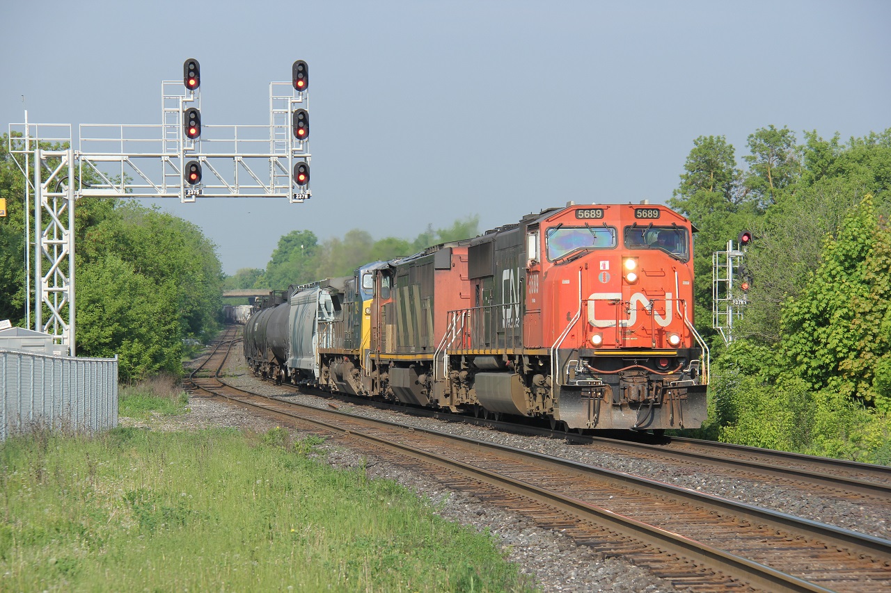 A CN eastbound heads through Georgetown on a muggy morning with CN SD75i 5689 on the point. Trailing units are CN 2418 and GECX 7354. Lately, these ex-CSX GECX and ex-ATSF PRLX units have been frequenting on CN in the area. It was a decent lash-up to start the day.