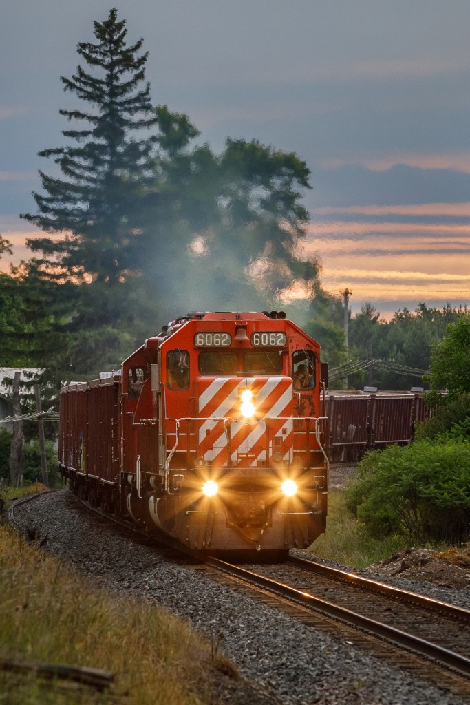 With an empty ballast train in tow, this 1985-built workhorse races along the mainline pushing every bit of a mile a minute.