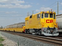 Canadian Pacific contracted Relco Locomotives in Albia to build at least 2 of these Herzog-esque self-propelled M/W trains.
This units  “A” end is powered, converted from GP38AC CP 3001 and  carries two numbers, CP 403011 and MW 9507-10.  The “B” end is driving controls only and carries the numbers CP 403091 and MW 9507.  
The cars are converted well cars.
I believe this info is correct from other sources but would welcome comments.
