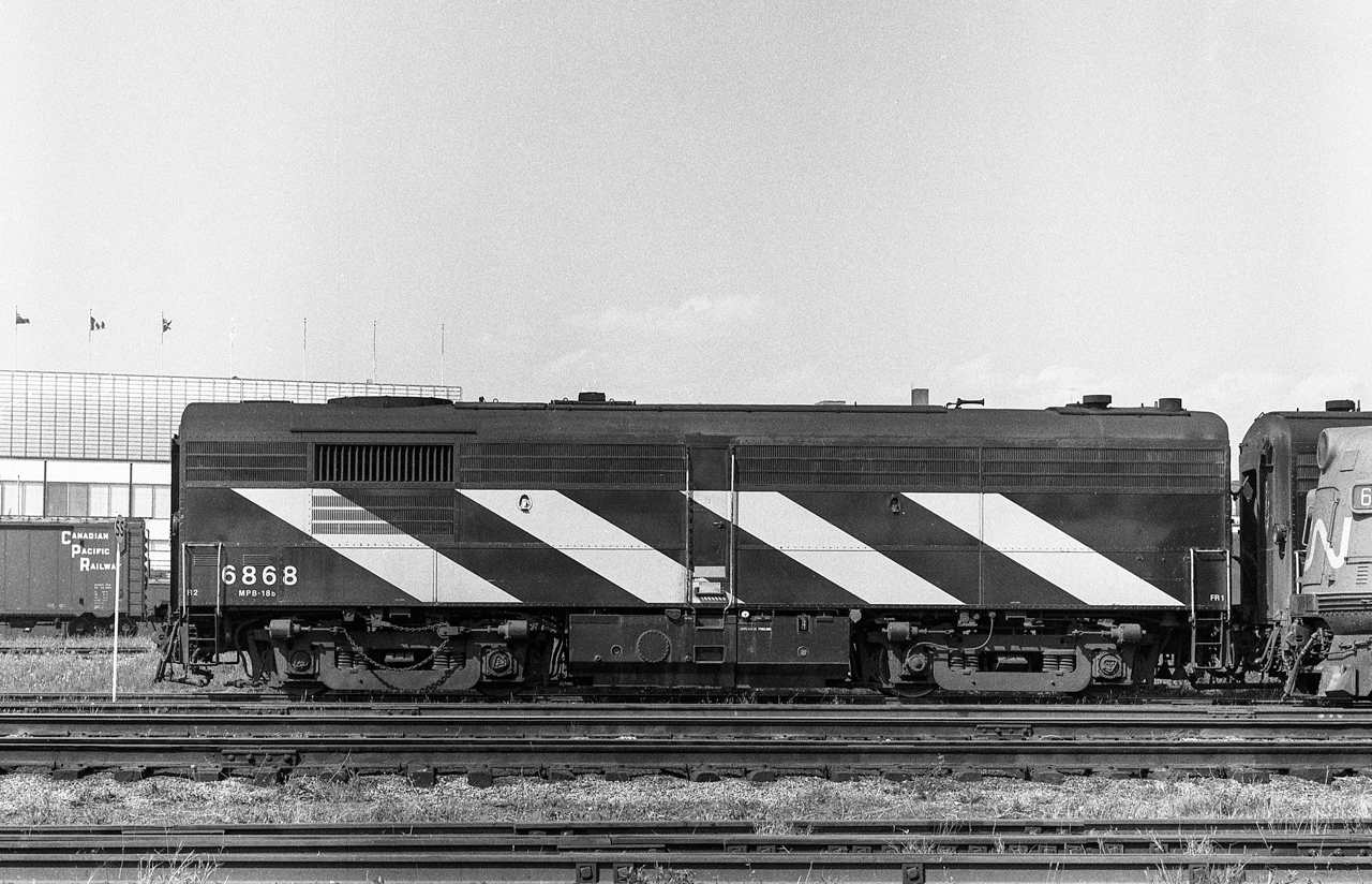 What once was common is now but a memory.
CN 6868 is in Toronto on September 13, 1969.