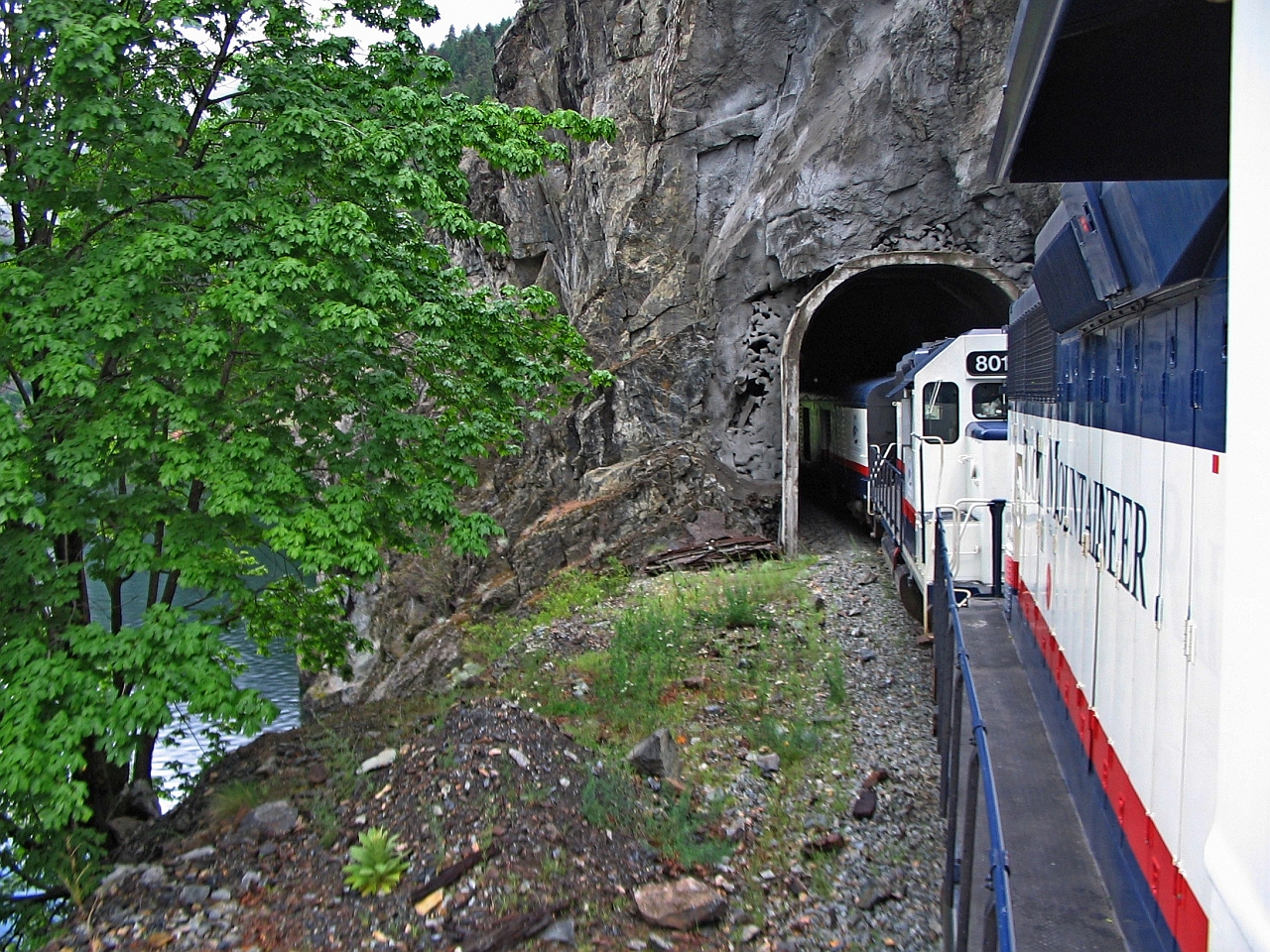 A quick grab shot, exiting a short tunnel. Despite a lot of white paint on the locos and coaches, the train always looked very clean and bright. I like this paint scheme on the locomotives and coaches much better than the current paint scheme.