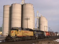 A colourful STLH 511 glides through the S-Curves at Streetsville