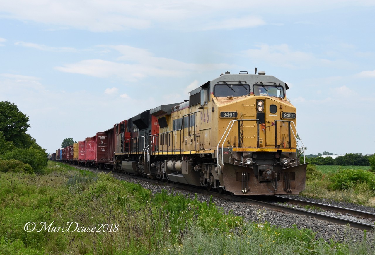 Without a doubt the most interesting train lately is the daily 509 between London, Sarnia and back to London. Here GECX 9461 leads back to London with CN 8840 trailing.